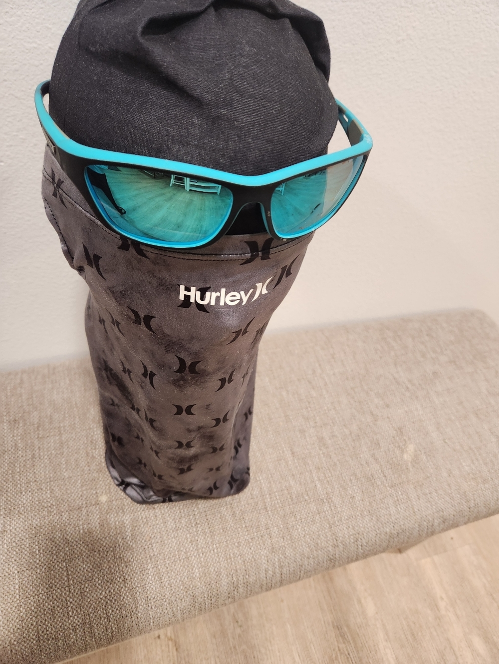 Hurley Black Bandana Face Wrap.Face and neck gaiter for adult. Sun protection fa